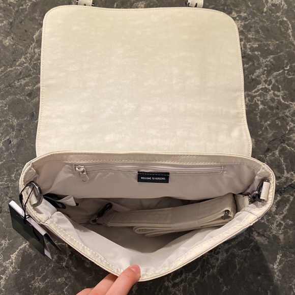 NWT Herschel Crossbody Bag - Picture 4 of 6